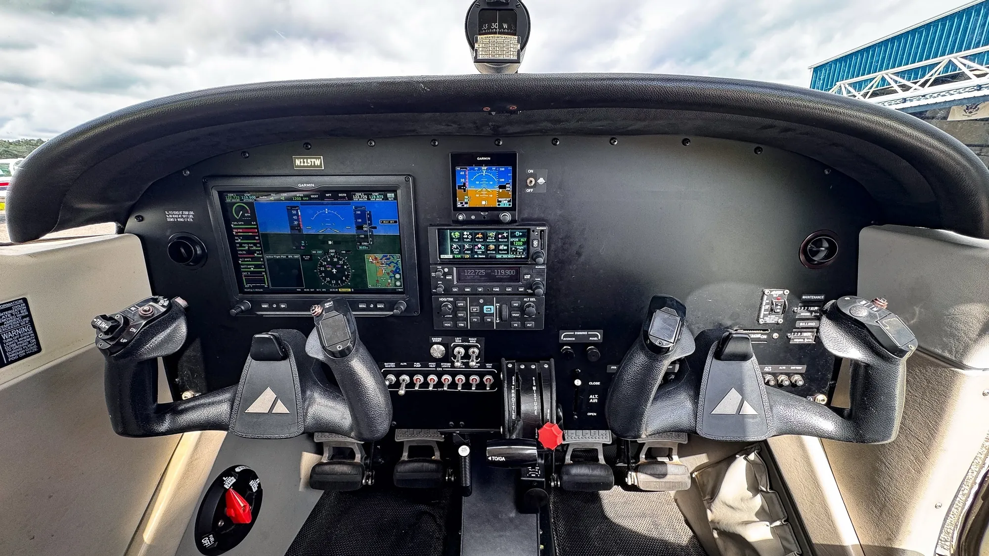 Glass cockpit of the Right Rudder Aviation Piper Pilot 100i